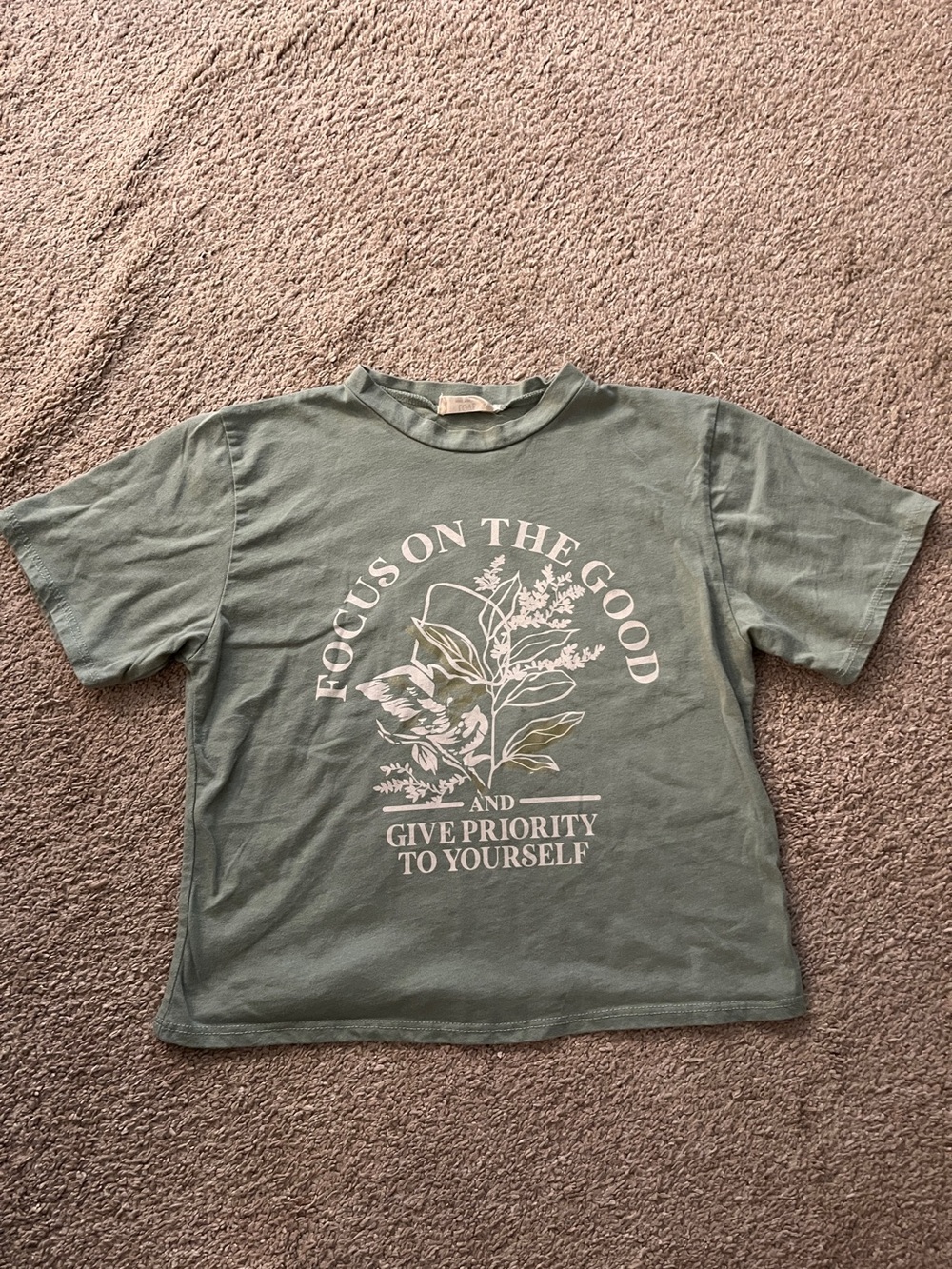 Green 'Focus On The Good' Graphic Tee Womens Small Philosophy of Love